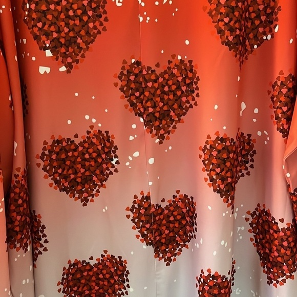 No Brand top with large hearts filled with small hearts. Size 5XL - Picture 6 of 8